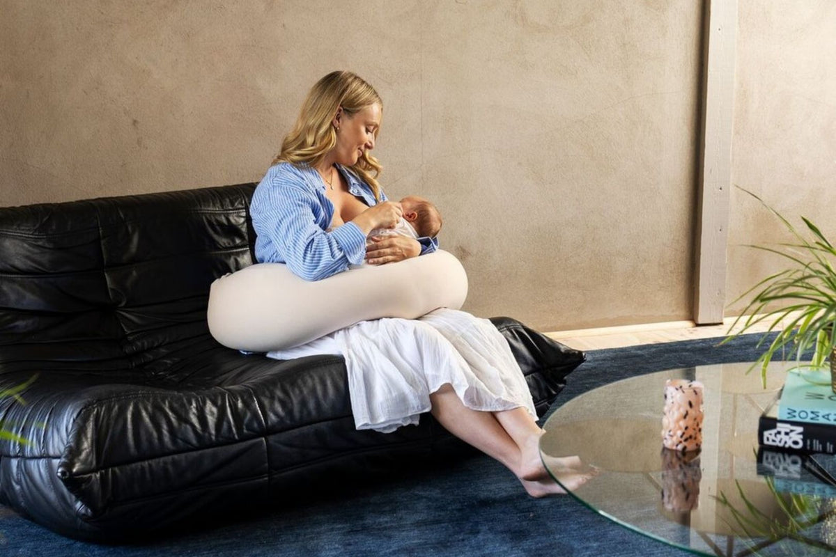 How To Use The Pregnancy Pillow For Nursing | Blog - Babyluv