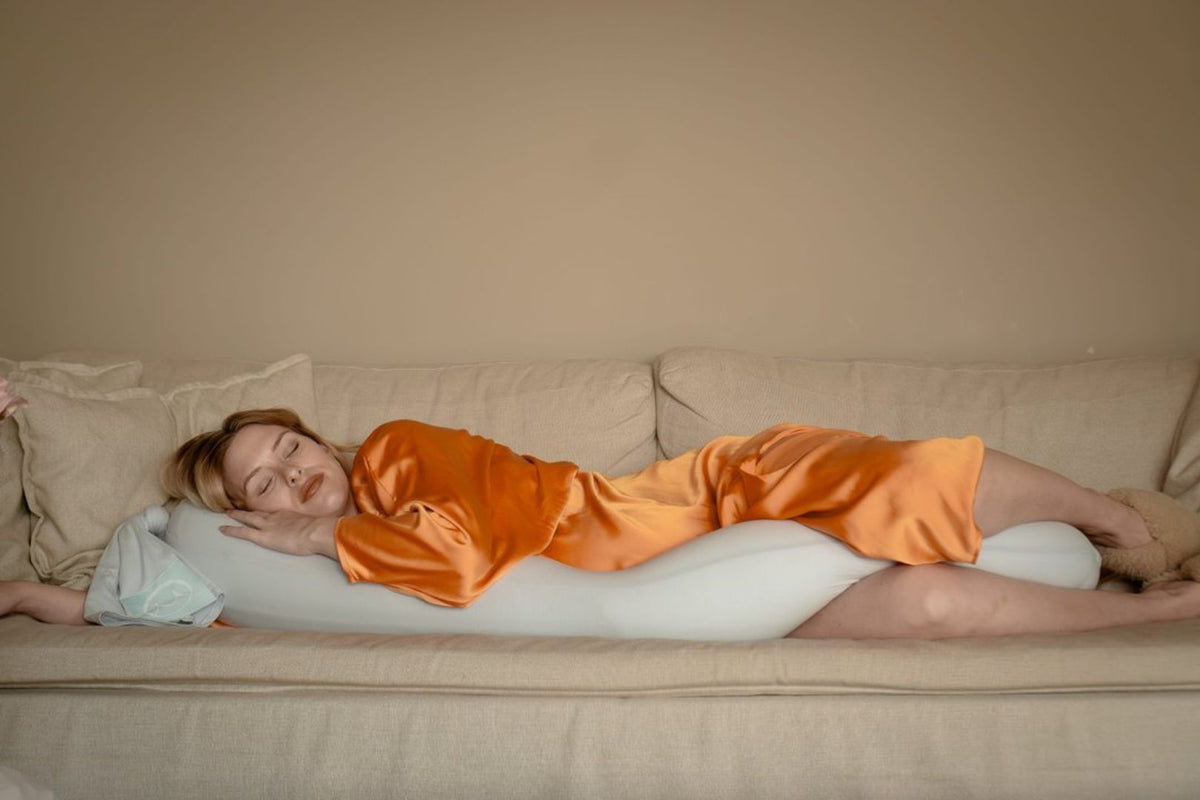 Your complete guide to choosing and using a pregnancy pillow | Blog