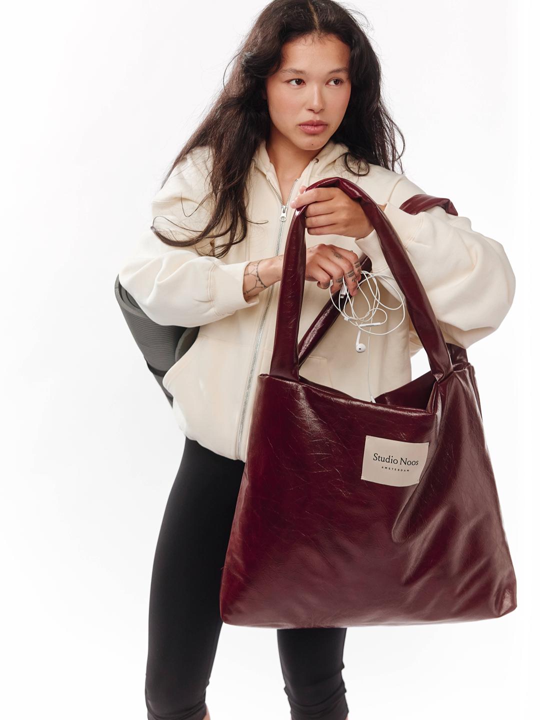 Studio Noos vegan leather mom bag, Studio Noos vegannahast mom kott, Burgundy, all-groups