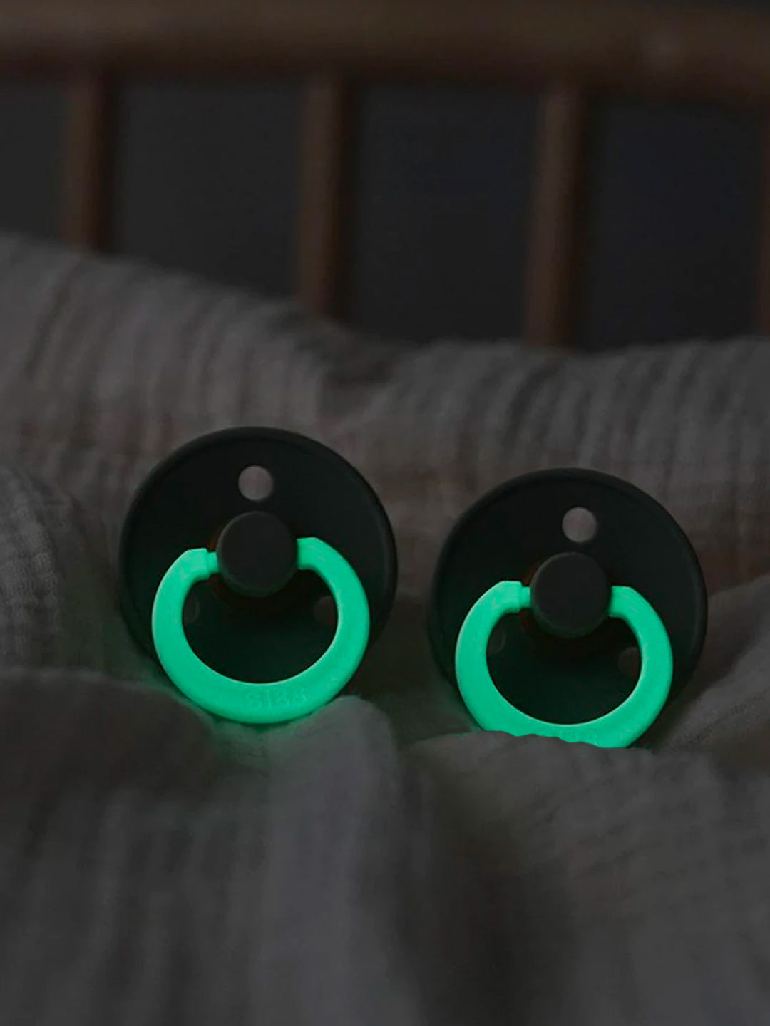 Colour Symmetrical Glow Pacifiers, bibs sümmeetrilised helendavad öölutid, sümmeetrilise lutiotsaga, all-groups