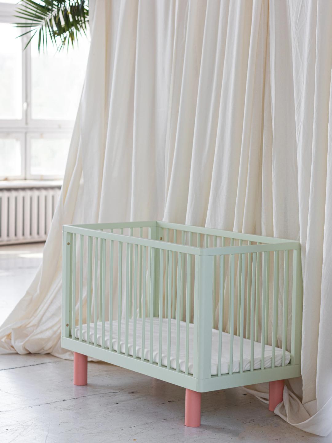 Karl & Fric Nox Cot - Blue, Karl & Fric beebivoodi, võrevoodi, beebi võrevoodi, Pistachio & Pink
