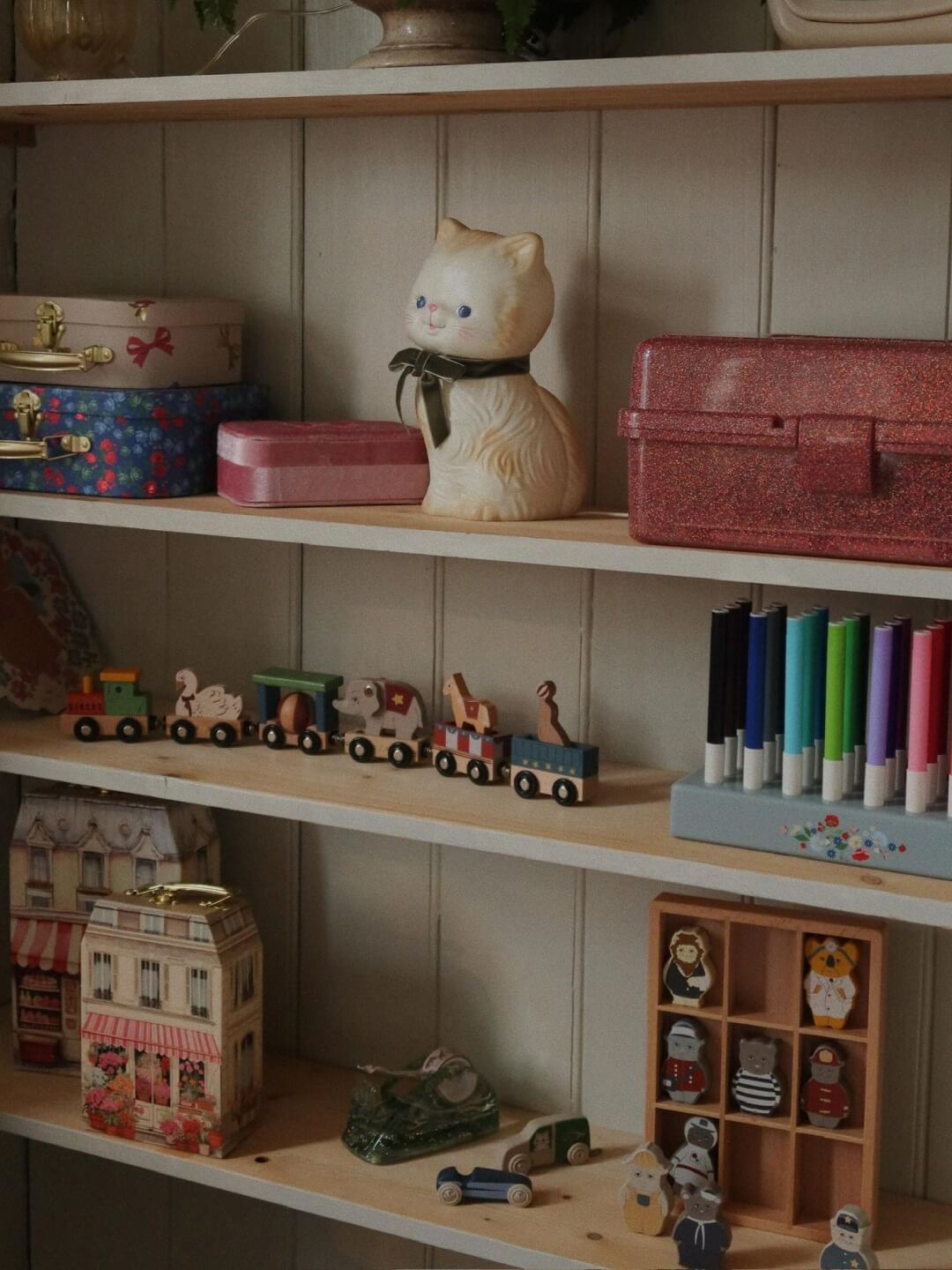 Konges Sløjd cat lamp, Konges Sløjd kassikujuline laualamp, lamp lastetuppa