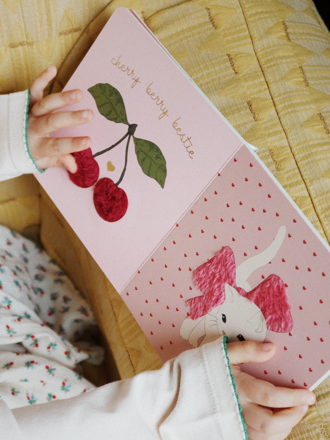 Konges Slojd Touch and Feel Book Unicorn, Konges Slojd katsu ja tunneta beebiraamat Ükssarvik