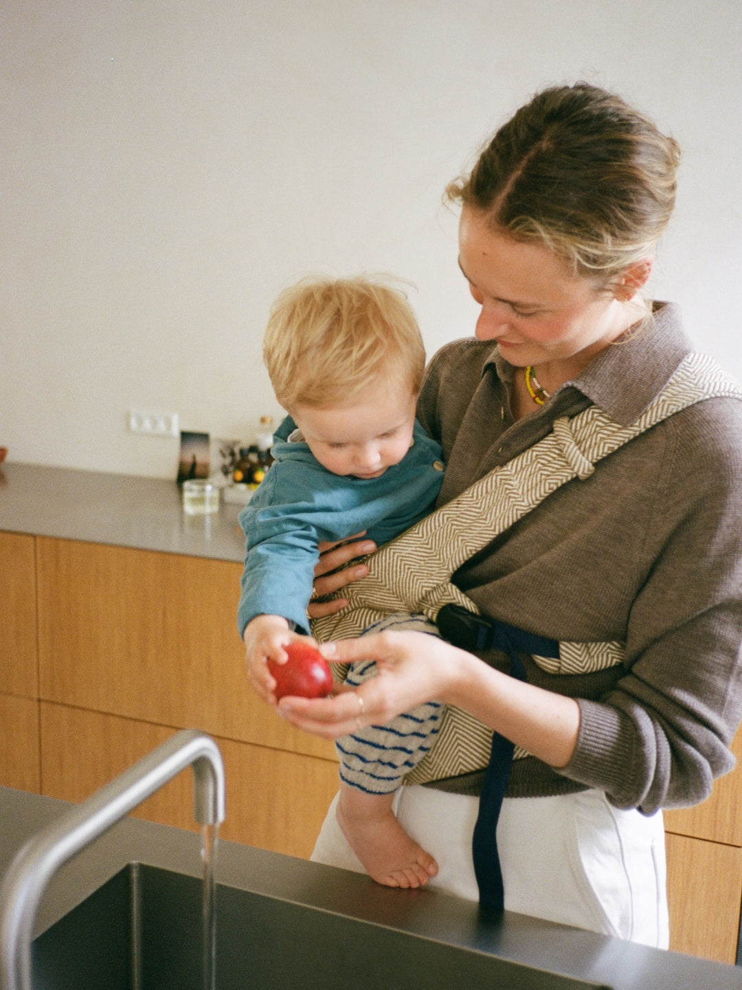 Moova baby carrier, Moova beebi kandekott, kõhukott, beebikandmine, beebikandmisvahendid, all-groups