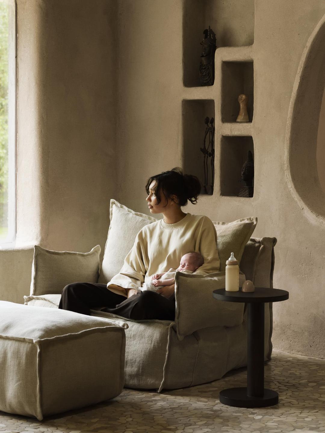 Quax Linen Lounger with Ottoman and Armrests, Quax linane diivantool imetamiseks koos jalatumba ja käetugedega