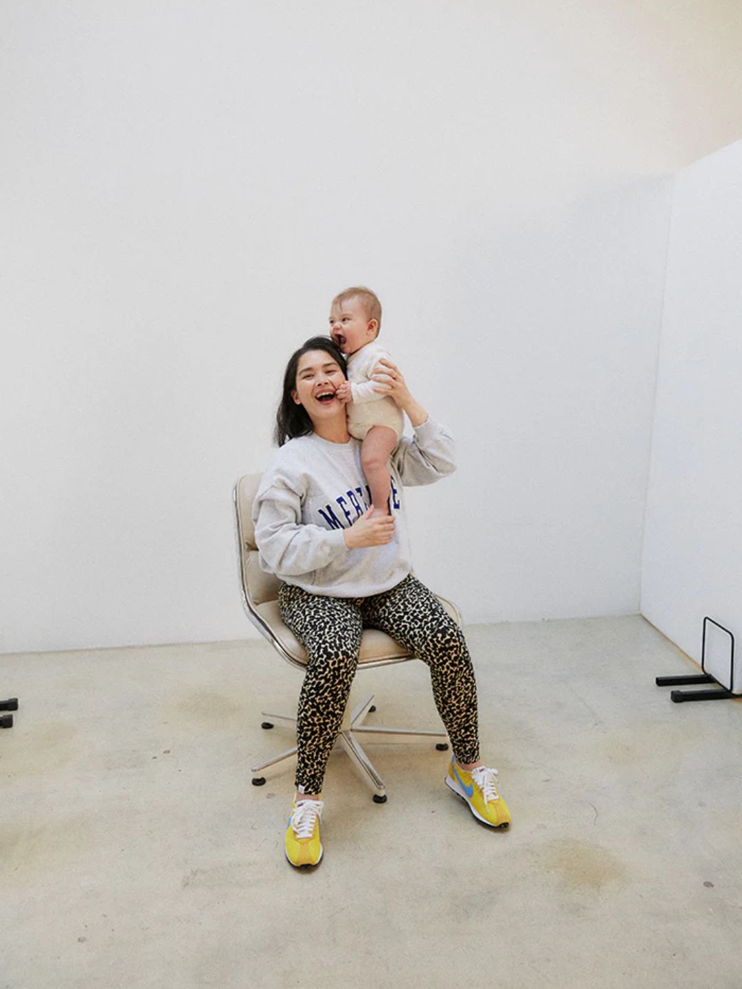 Tajinebanane Nursing Hoodie Meremade – Grey, Tajinebanane imetamispusa Meremade – hall