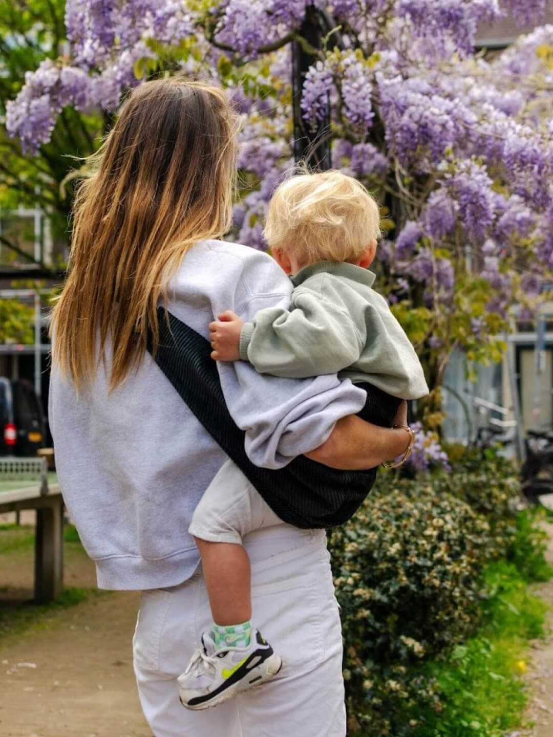 Wildride toddler swing carrier, corduroy black rib, Wildride väikelapse kandekott, must velvet