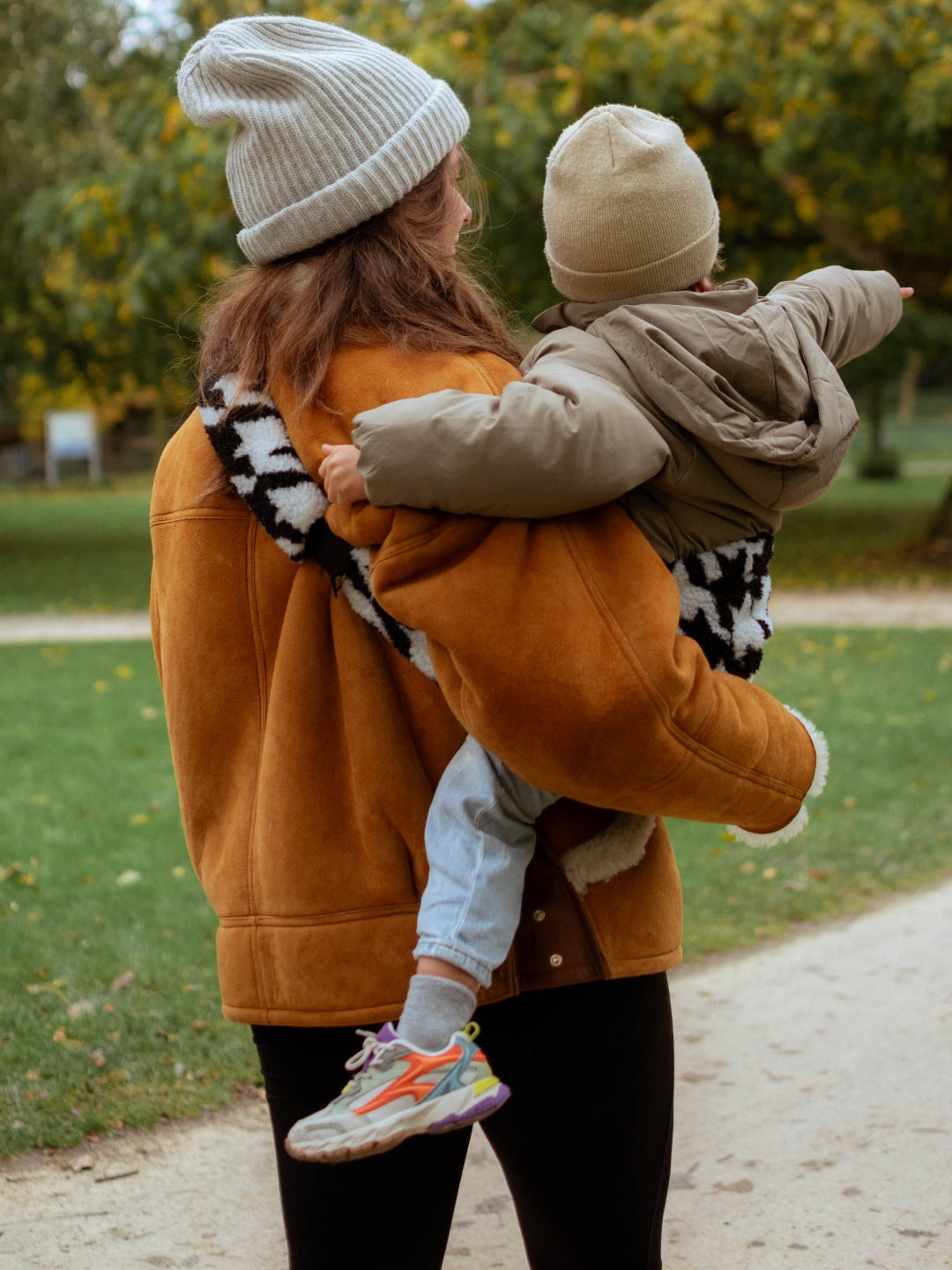 Wildride Toddler Swing Carrier - Houndstooth Teddy, Wildride väikelapse kandekott – Houndstooth Teddy