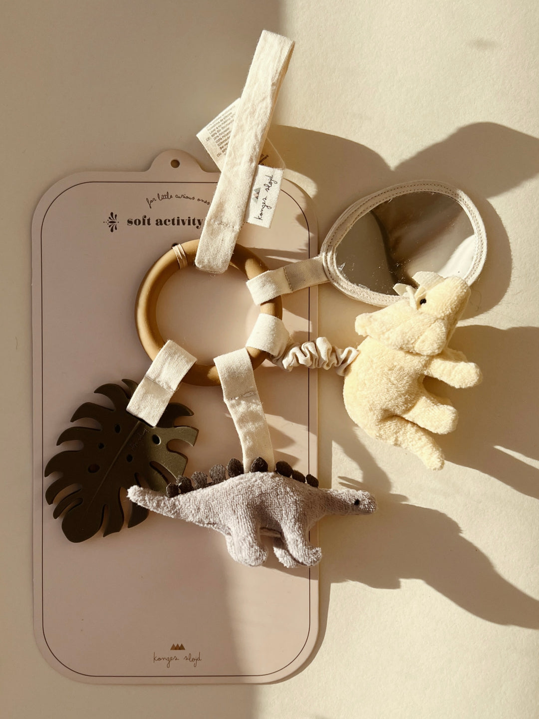 Konges Slojd tegelusrõngas Dino, Konges Slojd activity ring Dino