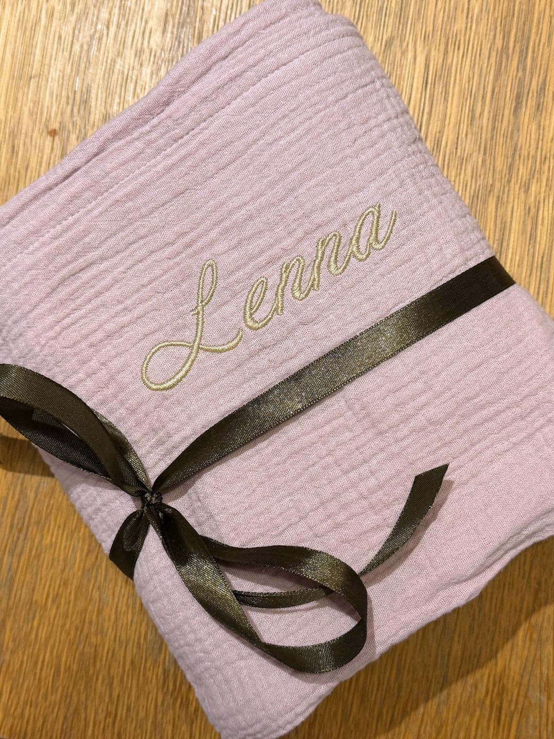 Personalize Babyluv Studio muslin baby blanket, nimeline musliinist beebitekk, pesonaliseeritud musliintekk, tikitud nimega beebitekk, all-groups