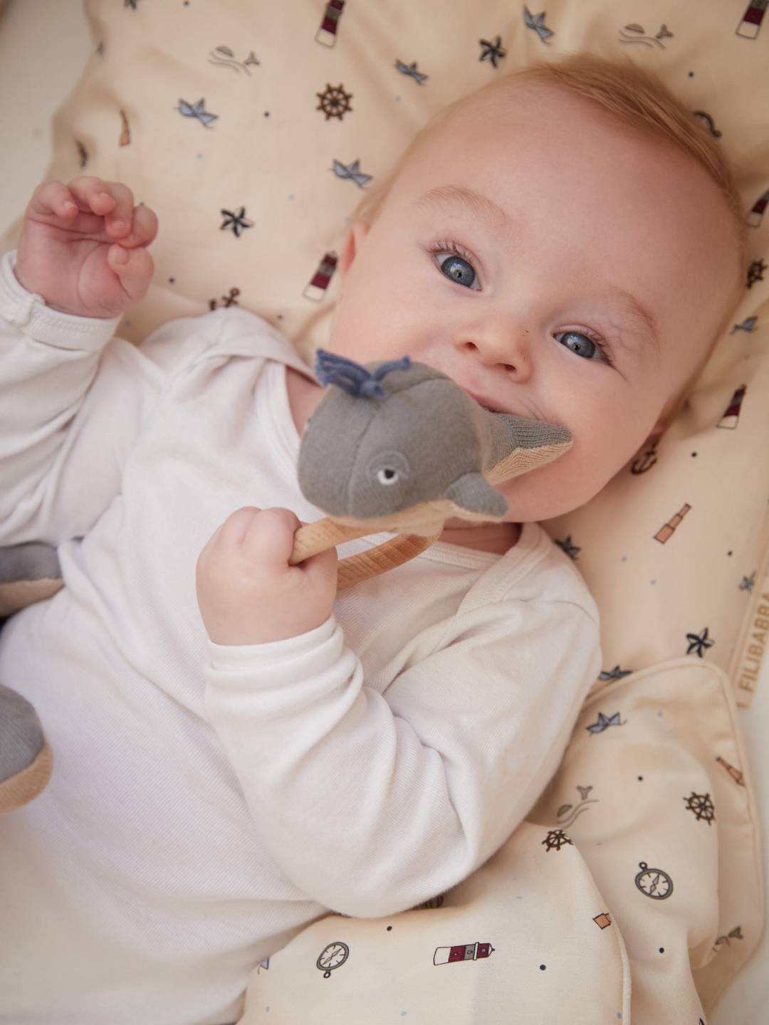 Filibabba Willie the Whale Rattle Grey, Filibabba kõristiga beebimänguasi beebikõristi vaal Willie the Whale
