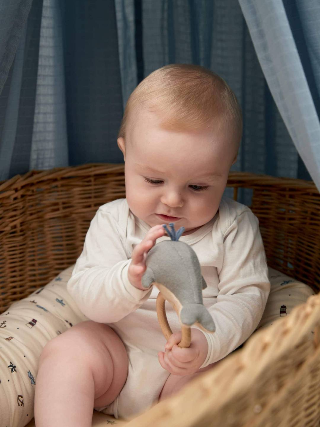 Filibabba Willie the Whale Rattle Grey, Filibabba kõristiga beebimänguasi beebikõristi vaal Willie the Whale