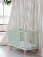 Karl & Fric Nox Cot - Blue, Karl & Fric beebivoodi, võrevoodi, beebi võrevoodi, Pistachio & Pink