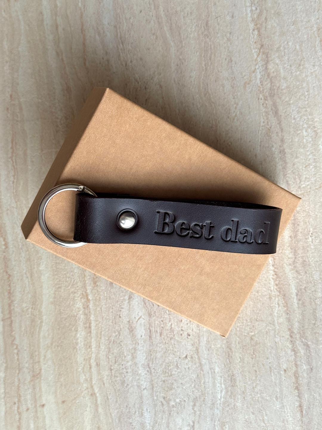 Babyluv Studio keyring best dad, Babyluv Studio isadepäevakingitus nahast võtmehoidja kirjaga best dad, tumepruun
