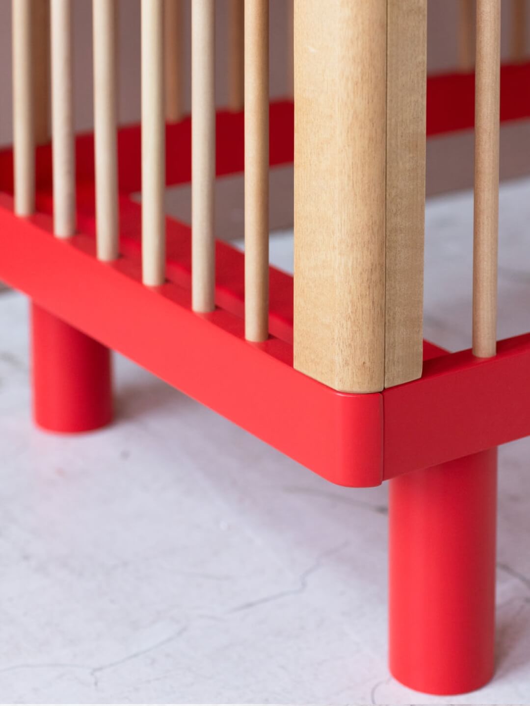 Karl & Fric Nox Cot - Natural Wood & Red, Karl & Fric Nox beebivoodi, võrevoodi, beebi võrevoodi