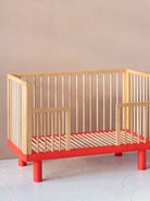 Karl & Fric Nox Cot - Natural Wood & Red, Karl & Fric Nox beebivoodi, võrevoodi, beebi võrevoodi