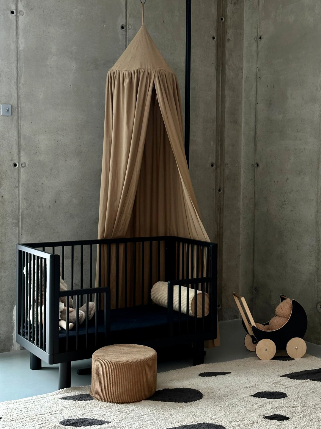 Karl & Fric Nox Cot - Black Satin, Karl & Fric Nox beebivoodi, võrevoodi, beebi võrevoodi