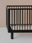 Karl & Fric Nox Cot - Black Satin, Karl & Fric Nox beebivoodi, võrevoodi, beebi võrevoodi