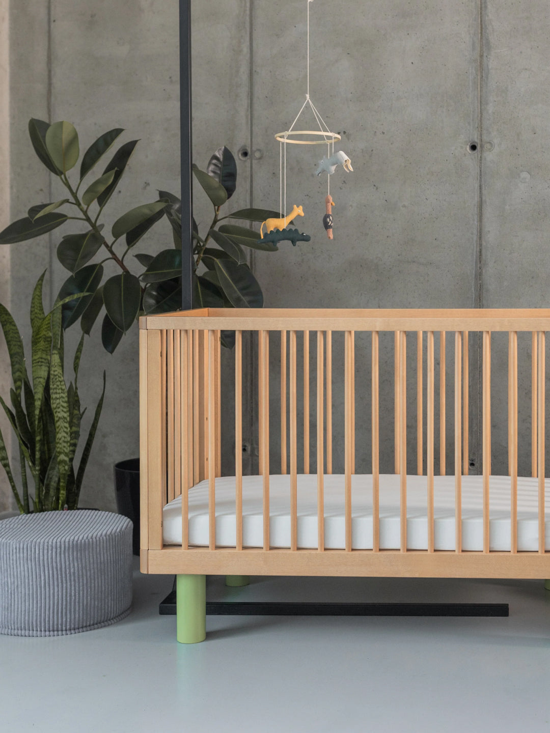 Karl & Fric Nox Cot + Conversion Rail - Natural Wood & Green – Babyluv