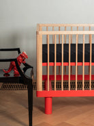 Karl & Fric Nox Cot - Natural Wood & Red, Karl & Fric Nox beebivoodi, võrevoodi, beebi võrevoodi