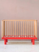 Karl & Fric Nox Cot - Natural Wood & Red, Karl & Fric Nox beebivoodi, võrevoodi, beebi võrevoodi