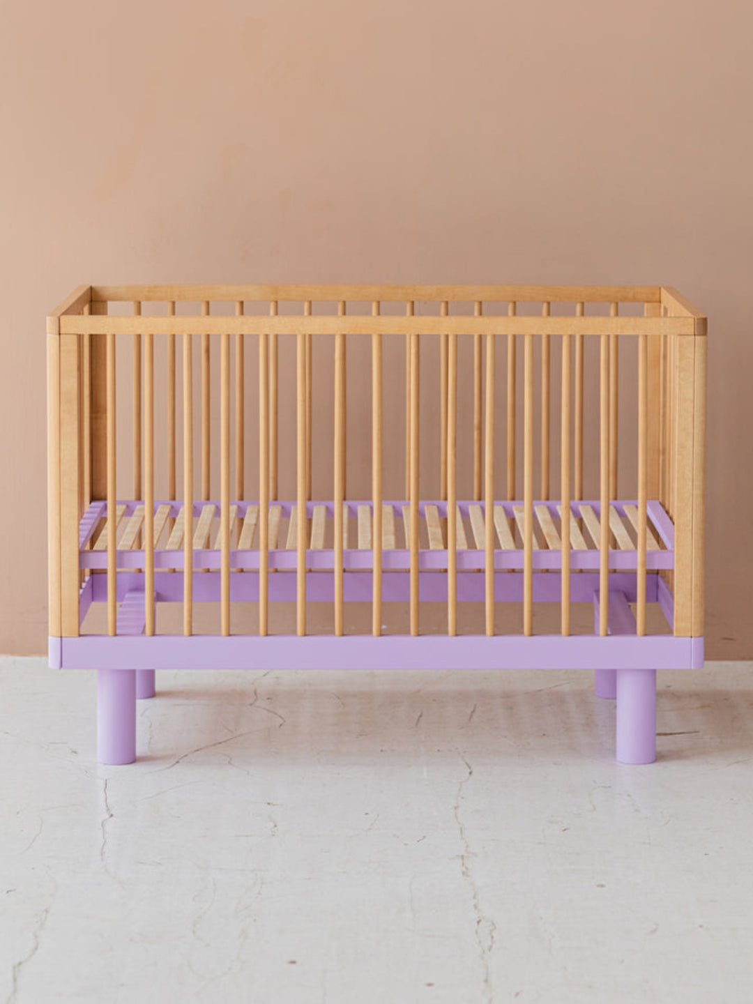 Karl & Fric Nox Cot in natural wood and lavender, Karl & Frix beebivoodi, võrevoodi naturaalne puit ja Lavendel