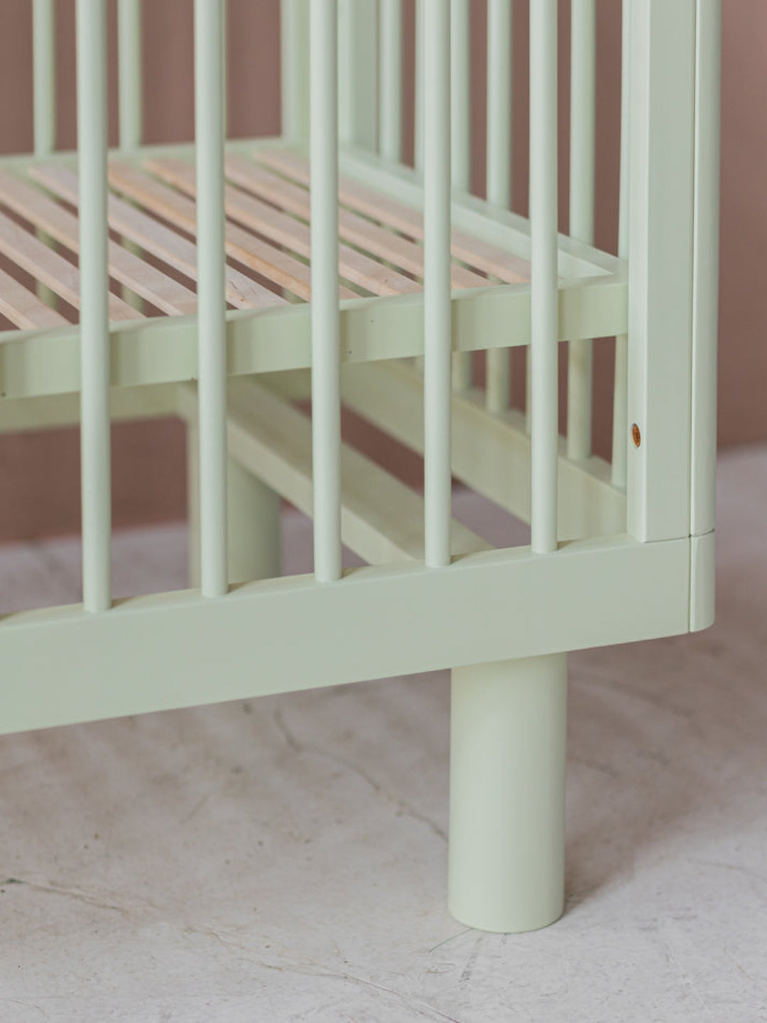 Karl & Fric Nox Cot in pistachio, Karl & Frix beebivoodi, võrevoodi Pistachio