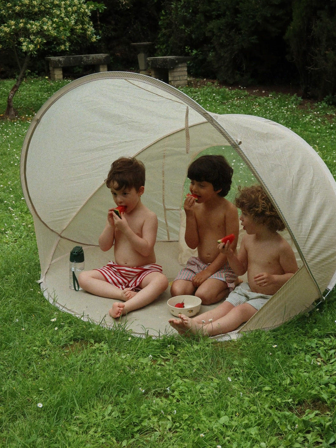 Konges Slojd pop-up  beach tent with UV 50+ protection in the garden, Konges Slojd UV-kaitsega pop-up rannatelk aias, all-groups