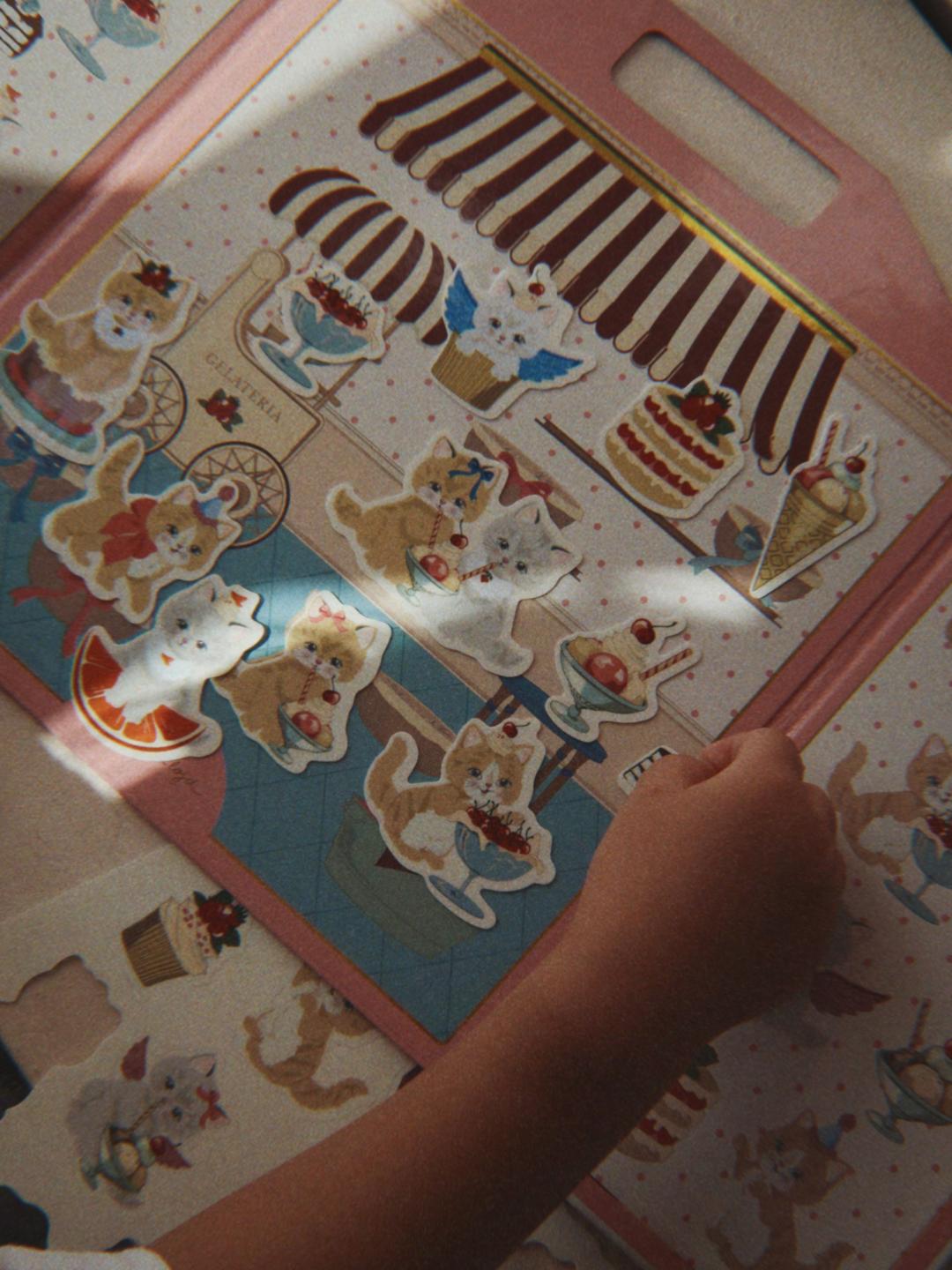 Konges Sløjd My sticker universe, Konges Sløjd kleepsuraamat, minu kleepsumaailm