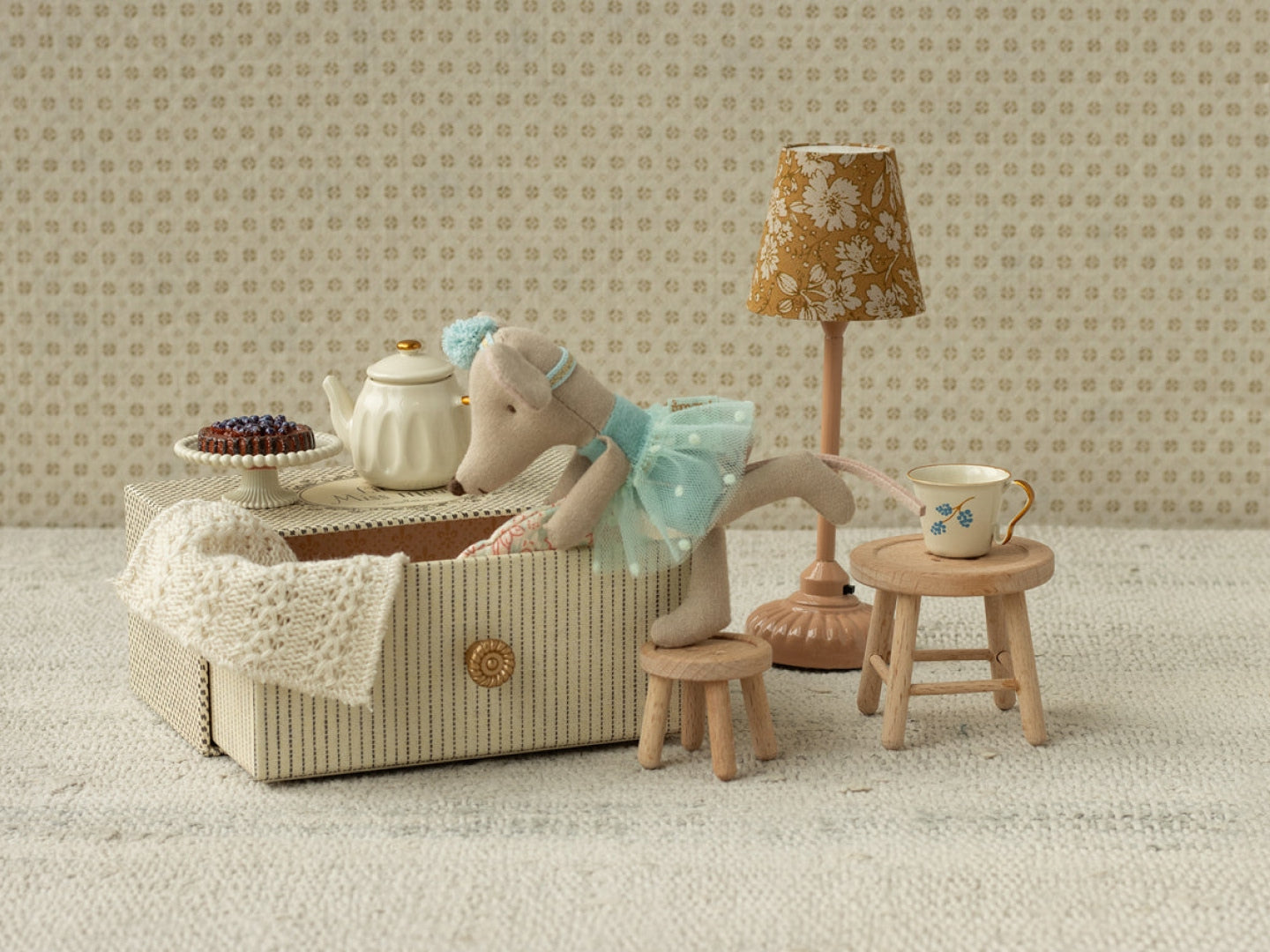 Maileg dance mouse in daybed, Maileg tantsuhiir päevavoodis