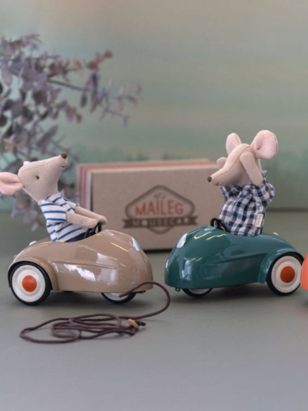 Maileg Mouse Car - Dark Green, Maileg hiire auto tumeroheline