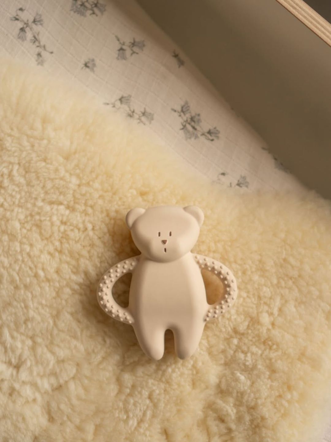 Moonie natural rubber teether, Moonie looduslikust kummist närimislelu, närimisrõngas, all-groups