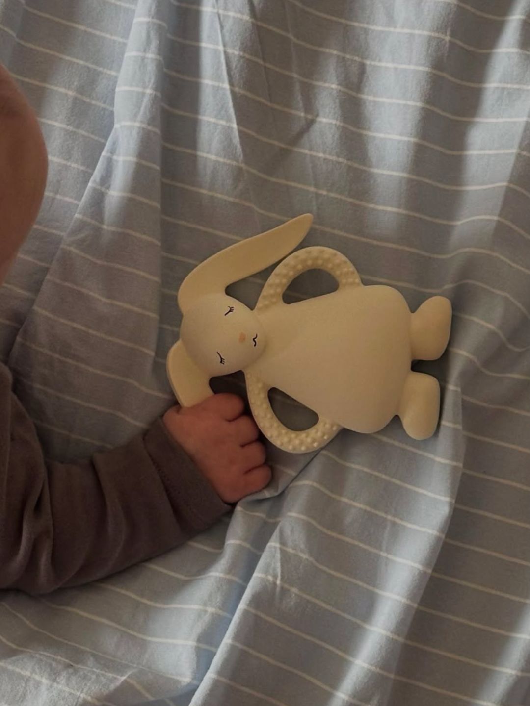 Moonie natural rubber teether Bunny, Moonie looduslikust kummist närimislelu Jänes, närimisrõngas, all-groups