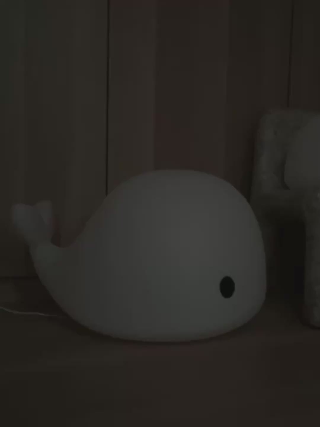 Filibabba LED floor light - Christian the Whale, Filibabba LED põrandalamp, öölamp vaal 60 cm video
