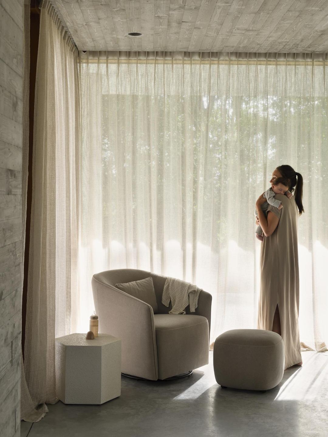 Quax Gomi Swivel & Gliding Chair with Ottoman, Quax Gomi pöörlev ja liikuv tugitool koos jalatoega, all-groups