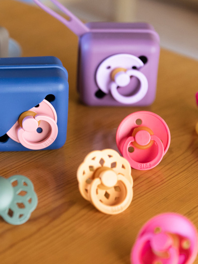 AW23 Colour Symmetrical Pacifiers, sümmeetrilised lutid