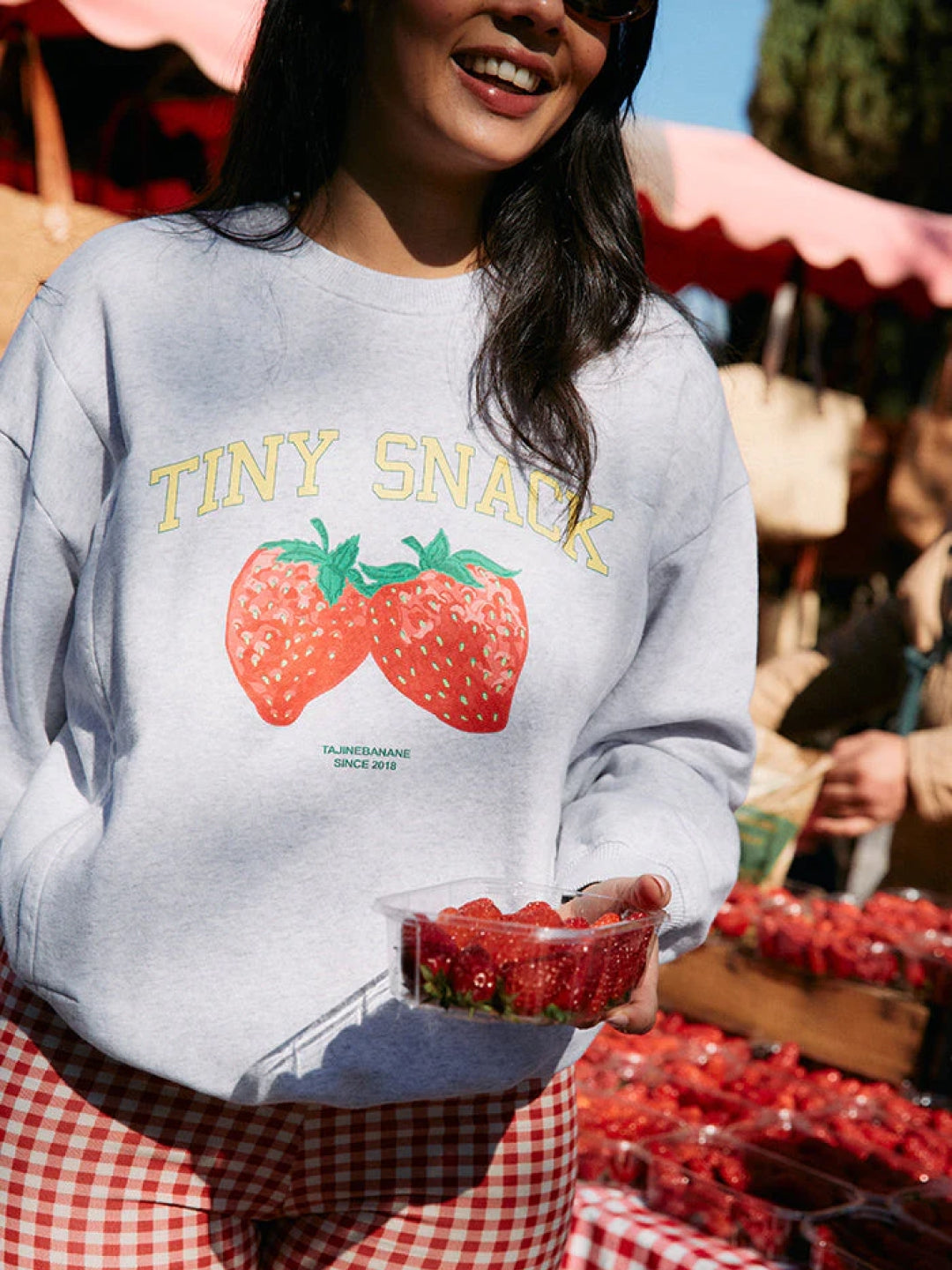 Tajinebanane Tiny Snack breastfeeding sweatshirt with strawberries, Tajinebanane imetamispusa Tiny Snack maasikatega