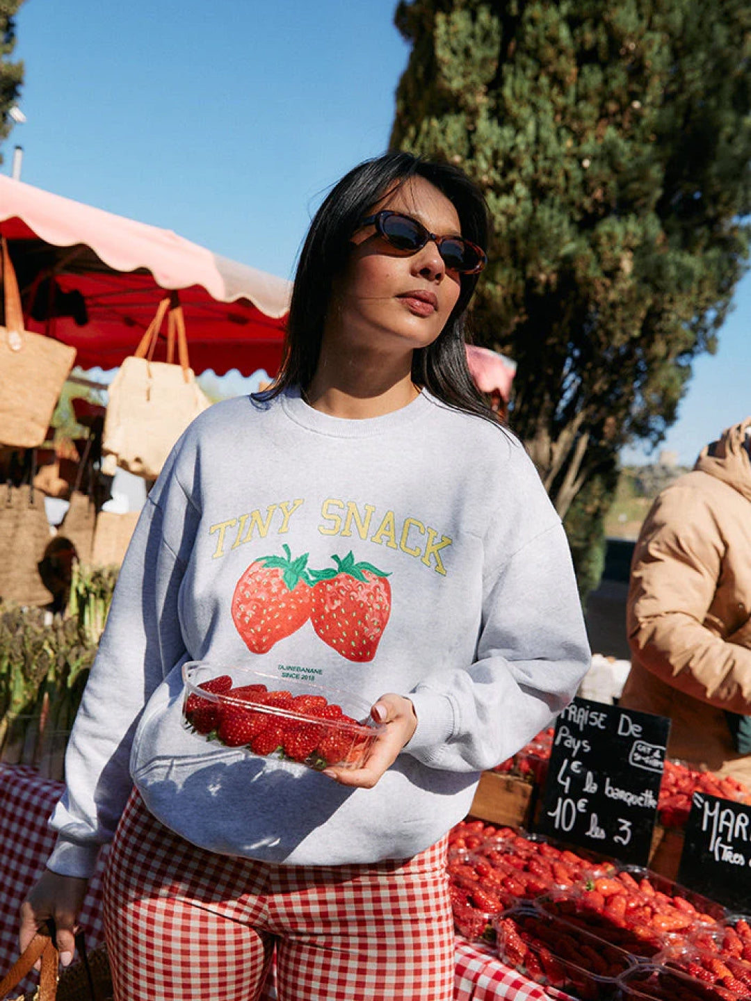Tajinebanane Tiny Snack breastfeeding sweatshirt with strawberries, Tajinebanane imetamispusa Tiny Snack maasikatega