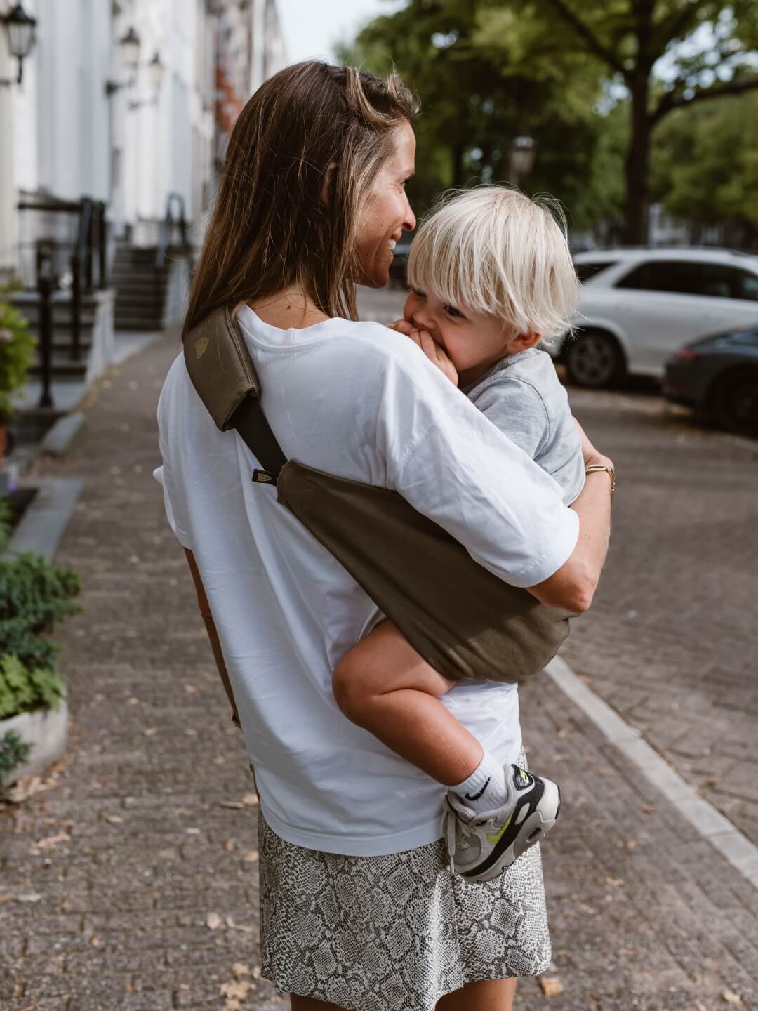 Wildride toddler swing carrier Coffee, Wildride väikelapse kandekott Coffee