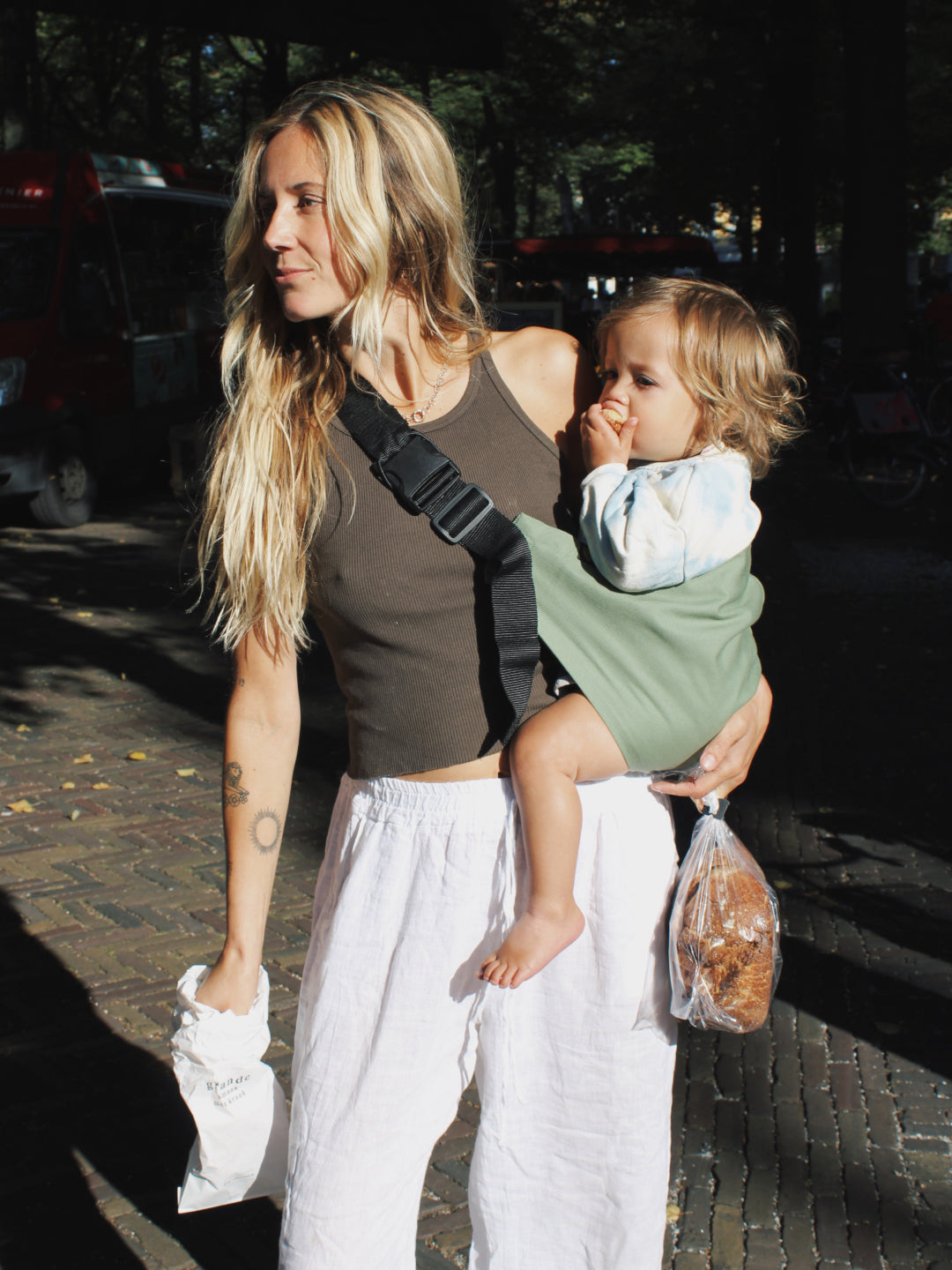 抱っこひも・スリング WILDRIDE The toddler swing carrier Wildride Toddler Swing Carrier - Fern – Babyluv