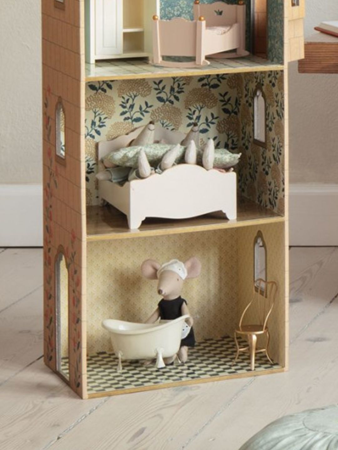 https://babyluvstudio.com/cdn/shop/products/Maileg_bathtub.jpg?v=1695027235